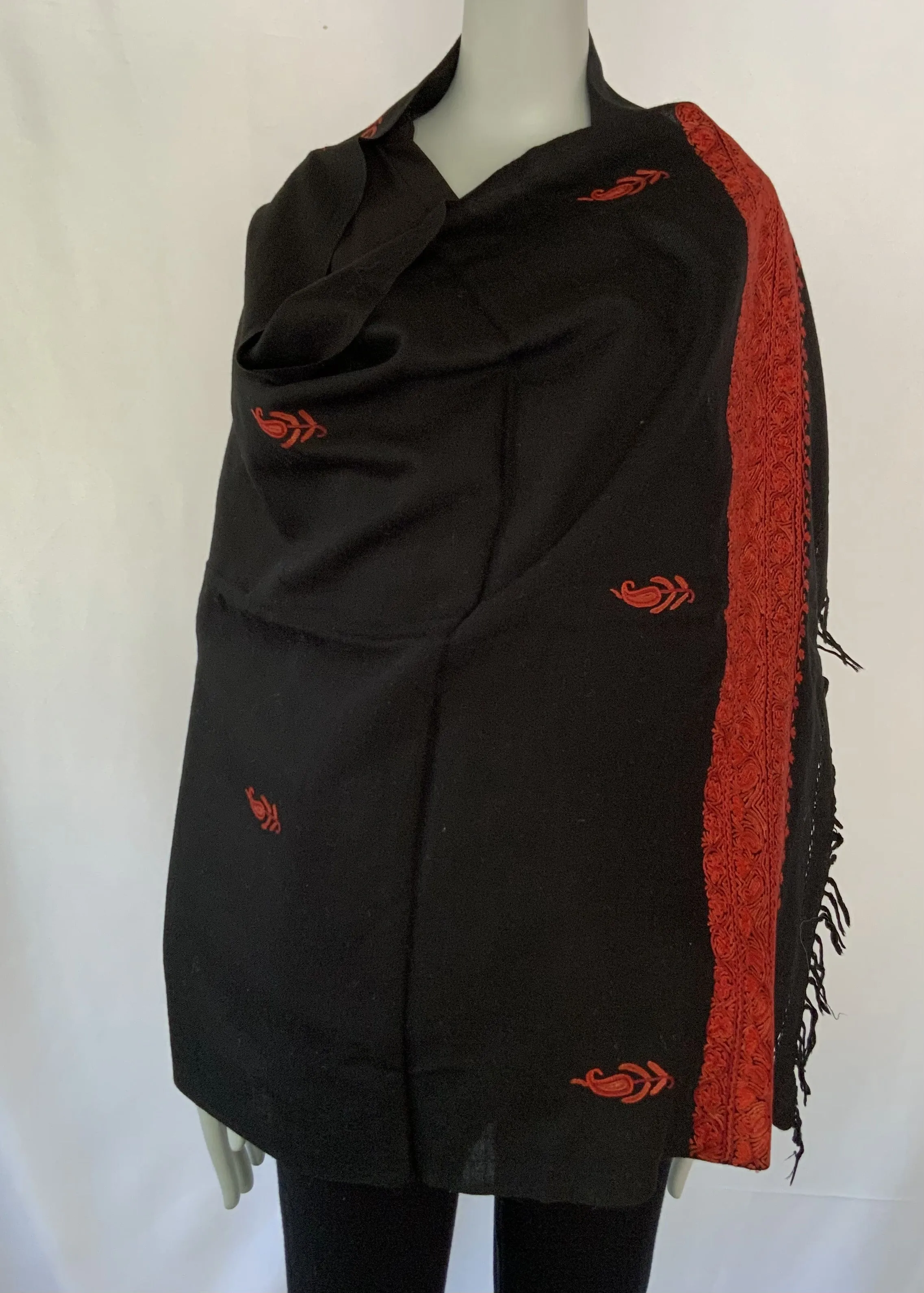 Hand Embroidered Aari Three Channel Border with Small Motif