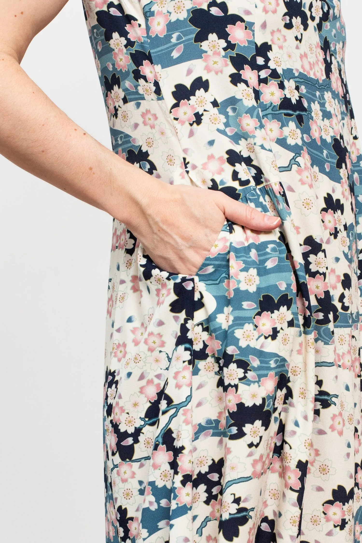 Sleeveless Woven Nagare Sakura Sleeveless Dress